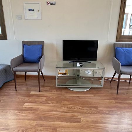 Extremely Comfy Apt With Spacious Private Terrace 10Min Walk To The Beach & In Town Larnaka Exterior foto